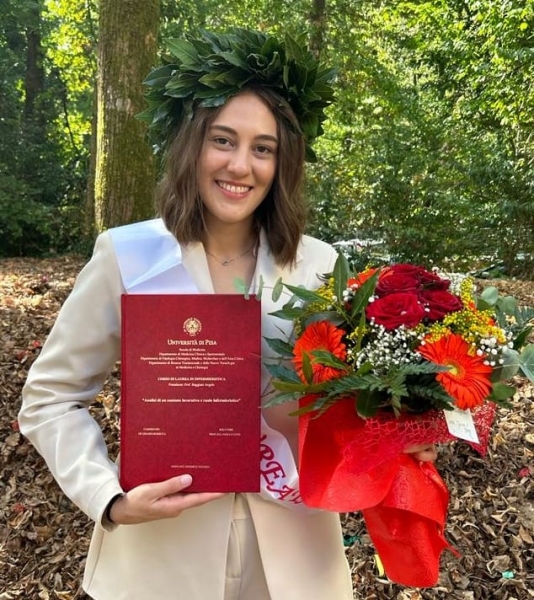 Discute una tesi sulla RSA Convento di S. Francesco e si laurea con il massimo dei voti