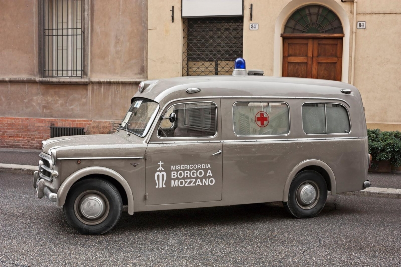 LA NOSTRA PRIMA STORICA AMBULANZA
